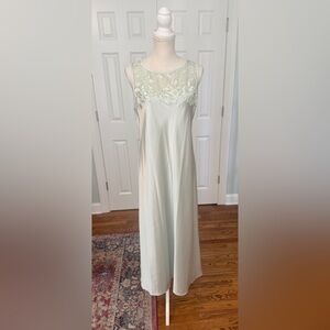 Natori Classics Sax Fifth Ave Soft Sage Satin Nightgown Sz S/M